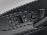 Volkswagen Tiguan 1.5eHybrid 150kW/204PK Life Edition · Panoramadak · Camera + Parkeersensoren · Stoel- & stuurverwarming · Garantie t/m 26-02-2029 of 100000km.