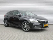 Volvo V40 Cross Country 1.5 T3 Dynamic Edition | Trekhaak | 17' LM | Panoramadak | Leer | PDC v+a | Camera | Stoel-/voorruitverwarming | HK audio |