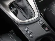 Mazda 2 Hybrid 1.5 Agile | Comfort pakket | Trekhaak | CarPlay | Camera | Stuur-/stoelverwarming | Cruise adapt. | 15' LM |