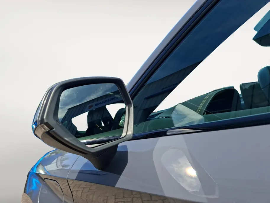 CUPRA Leon 1.5 TSI e-Hybrid PHEV Essential | 99% SOH| Led Koplampen | Apple/Android Carplay | Keyless | Half leder | Stoel/Stuurverwarming | Digital Cockpit | Fabrieksgarantie! |