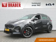 Kia Sportage 1.6 T-GDI Black Edition | Stuur-/stoelverwarming v+a | Schuifdak | Leer | Camera | Elek. achterklep | Cruise | PDC | Navi | 17' LM | Zeer nette auto! |