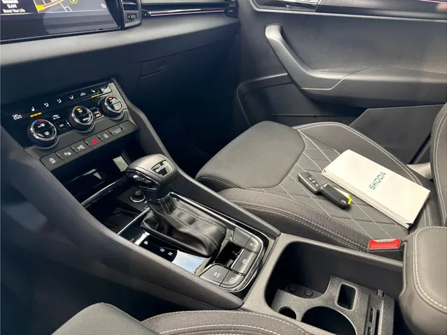 Škoda Karoq 1.5 TSI ACT Sportline Business | PANORAMADAK | 360 CAMERA | WINTERPACK | KEYLESS | NAVI | ELEKTR. ACHTERKLEP