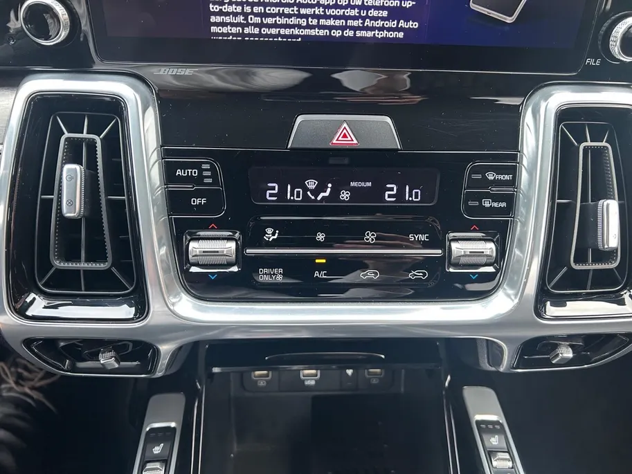 Kia Sorento 1.6 T-GDI Hybrid 2WD ExecutiveLine 5p. | Apple Carplay / Android Auto | Navigatiesysteem | Elektrisch Verstelbare Voorstoelen | Bestuurdersstoel met Geheugen | Elektrisch Schuif / Kanteldak | Elektrisch Bedienbare Achterklep | Stoelverwarming + Stoelkoeli