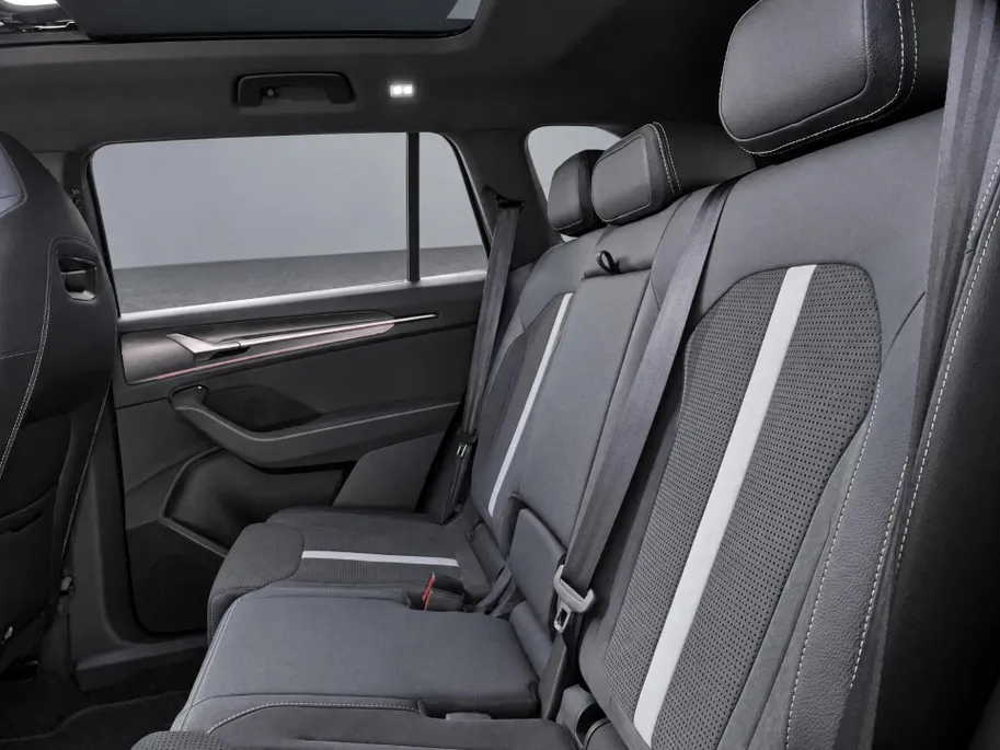 Škoda Kodiaq 1.5 TSI 204pk DSG PHEV Sportline Business · Panoramadak · Wegklapbare Trekhaak · Camera · Stoelverwarming · Eek. Voorstoel · 19'' Inch · Garantie t/m 01-07-2030 of 100.000km