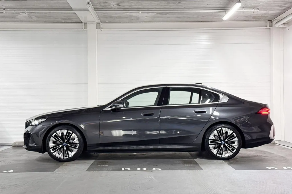 BMW i5 Sedan eDrive40