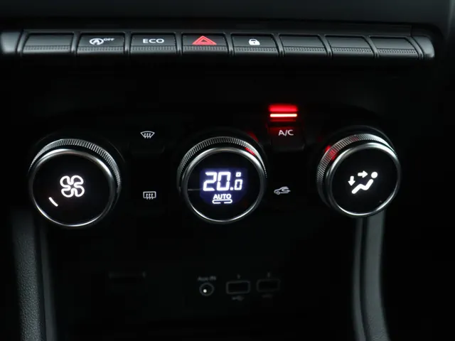 Renault Captur 1.3 TCe 140PK Zen | DEALER ONDERHOUDEN | CLIMAT CONTROL | CARPLAY | PARK. SENSOREN | LM VELGEN