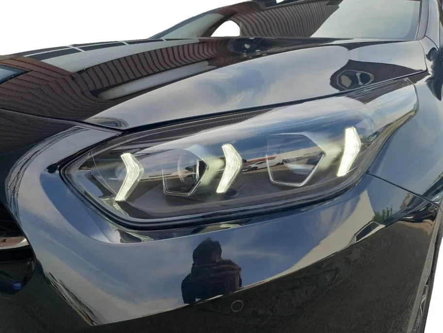 Kia Ceed 1.0T Design Edition | Stoel en stuurverwarming | Dodehoek detectie | Navigatie | Camera | Apple carplay / Android Auto | JBL sound system |