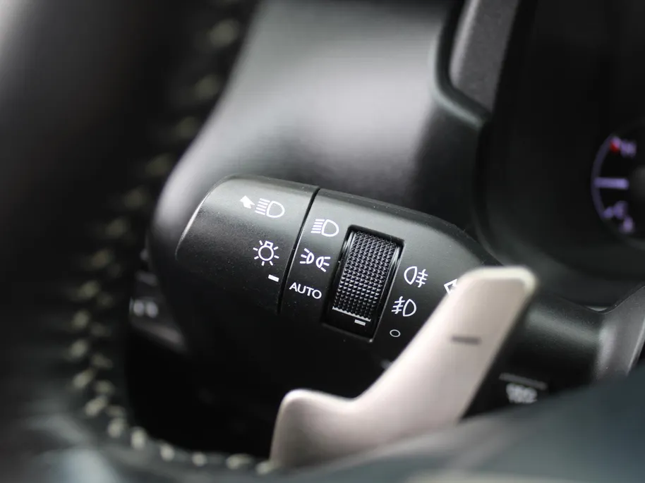 Lexus NX 300h AWD Sport Edition | Luxury + Safety Pack | Stuur-/stoelverwarming | Schuif-/kantel dak | Draadloze lader | 18' LM | Camera | Cruise adapt. |