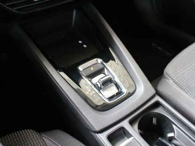 Škoda Octavia Combi 1.0 e-TSI Business Edition Navigatie | Parkeersensoren achter | Led verlichting | El. achterklep