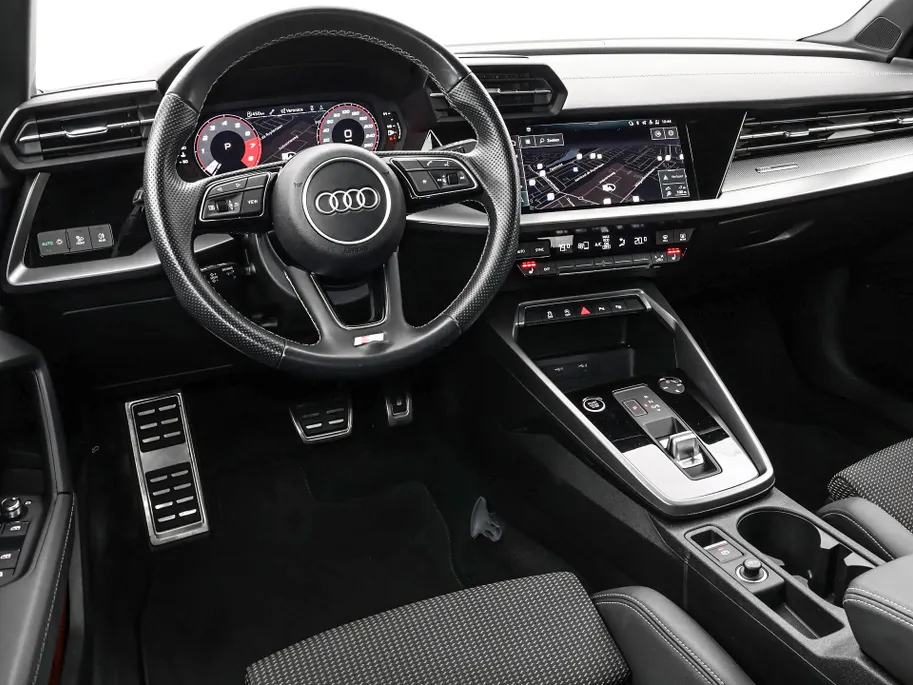Audi A3 Sportback 35 TFSI 150pk S-Tronic S Edition · Camera · Apple/Android Car Play · Stoelverwarming · Parkeer assistent · Sportstoelen · Garantie t/m 13-06-2027 of 100.000km