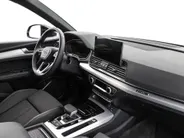 Audi Q5 Sportback 50 TFSIe 299pk S edition Competition · Camera · Inklap. Trekhaak · Matrix LED · Dodehoeksensor · Stuur- & Stoelverwarming · Elektrische stoelverstelling · Apple/Android Car Play · Garantie t/m 24-06-2030 of 100.000km