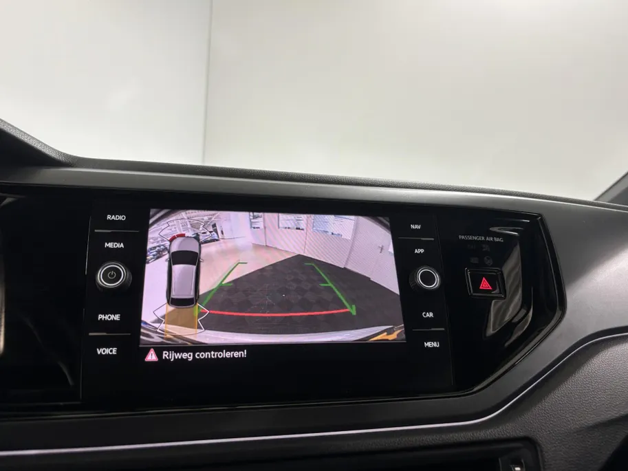 Volkswagen Taigo 115PK TSI R-Line Edition Automaat | Digital Cockpit | Camera | Adaptive Cruise Control | Apple CarPlay/Android Auto | 18' Lichtmetalen Velgen | Climate Control | Armsteun | Parkeersensoren |