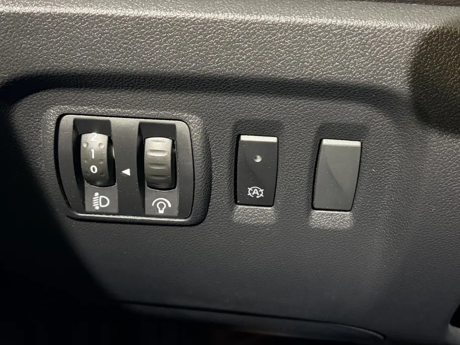 Renault Captur 120PK TCe Intens Automaat | Trekhaak | Navi | LM Velgen Hoogglans Zwart | Camera | Parkeersensoren | Full LED | Climate Control | Cruise Control | Keyless Entry | Elektrische Ramen & Spiegels | Licht & Regen Sensor |