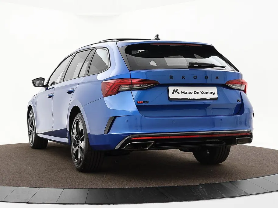 Škoda Octavia Combi 1.4 TSI 245pk DSG RS iV PHEV Business · Panoramadak · Apple/Android Car Play · P-Sensoren · Sfeerverlichting · 18'' Inch ·