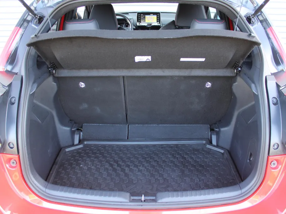 Toyota Yaris 1.5 Hybrid Launch Edition | 17' LM | Clima | Cruise adapt.| PDC V+A | Camera | HUD | Keyless | Navi | 1e eigenaar |