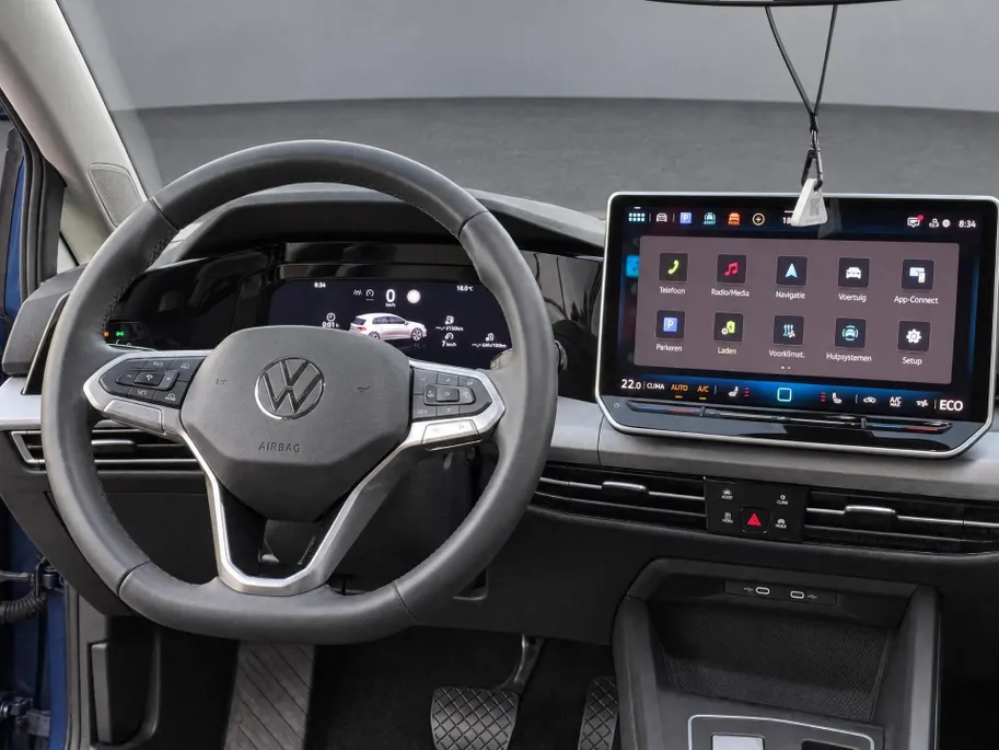 Volkswagen Golf 1.5 eHybrid 204pk DSG Life Edition · Camera · Keyless · Apple/Android Car Play · Stoelverwarming · Apple/Android Car Play · Garantie t/m 17-05-2030 of 100.000km