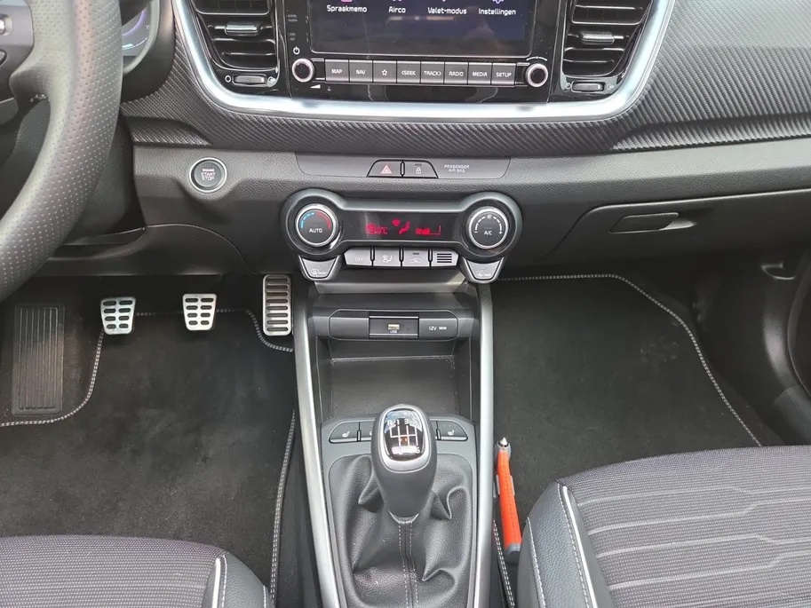 Kia Stonic 1.0 T-GDi MHEV GT-PlusLine | Hoge zit | Meest complete uitvoering | Navi | Apple CarPlay Android Auto | Trekhaak | Stoel & stuurverwarming | Fabrieksgarantie | NAP