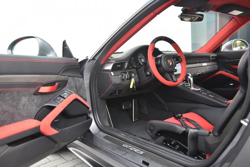 Porsche 911 GT2 RS 3.8