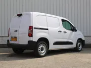 Toyota ProAce CITY 1.5 D-4D L1 Professional | Automaat | 3-zits | Clima | Navi | Camera | Cruise | Dodehoek detectie | Stoel- en stuurverwarming | Digitale binnenspiegel |