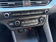 Kia Niro 1.6 GDi Hybrid DynamicLine | *1E EIGENAAR | TREKHAAK | FABRIEKSGARANTIE | APPLE CARPLAY/ ANDROID AUTO | NAVI | CAMERA | LMV | DAB+ | STOF/ LEDER | ETC…