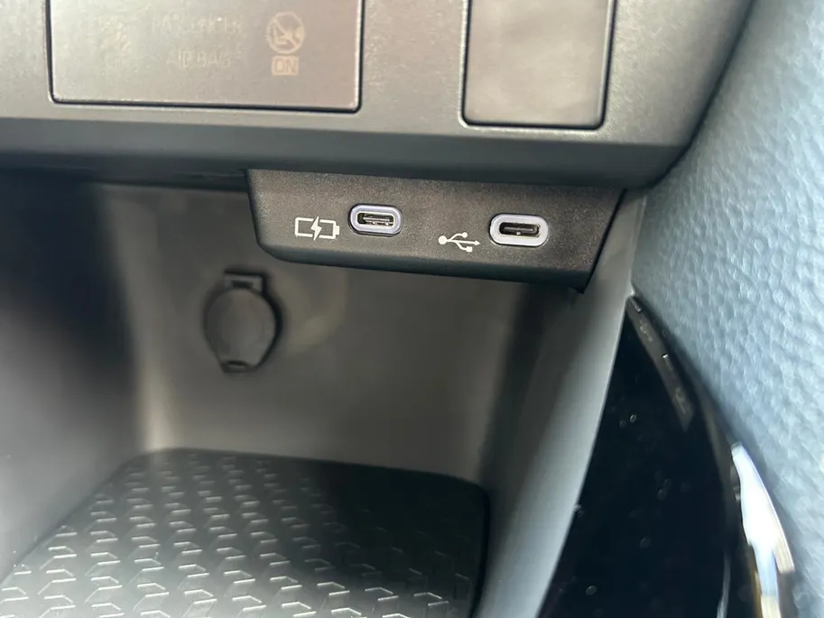 Toyota Yaris 1.5 Hybrid Dynamic | Nieuw |  Apple Carplay/Android Auto | hill hold functie | airco (automatisch) | achteruitrijcamera | buitenspiegels verwarmbaar |