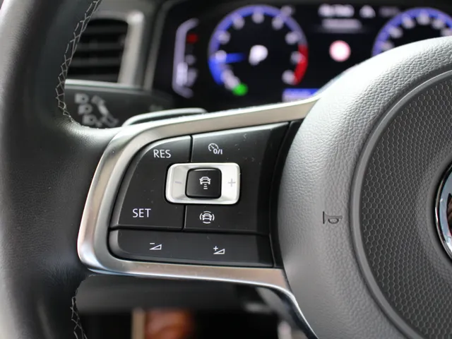 Volkswagen T-Roc 1.5 TSI Sport R-Line DSG Panoramadak | El. Achterklep | Beats Audio | Suzuka 19' Zwart