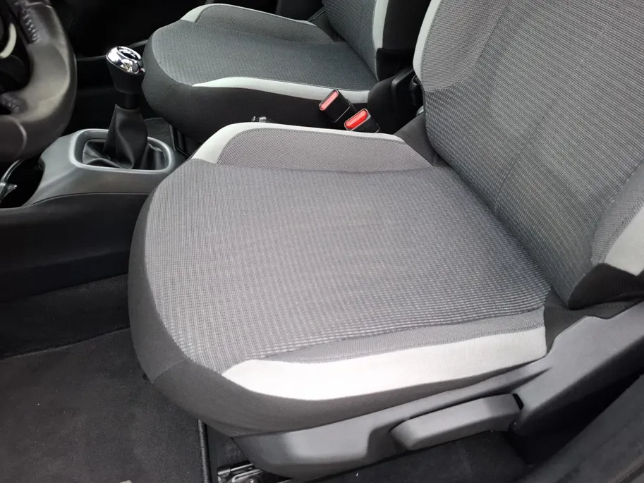 Toyota Aygo 1.0 VVT-i x-play | ACHTERUITRIJCAMERA | 5 DEURS | TELEFOON | AIRCO | ELEKTRISCHE RAMEN |