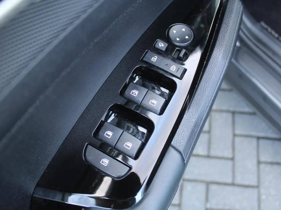 Kia Sportage 1.6 T-GDi Hybrid DynamicLine | Camera | Cruise adapt. | Navi | 17' LM | Clima v+a | LED | Apple Carplay/Android Auto |