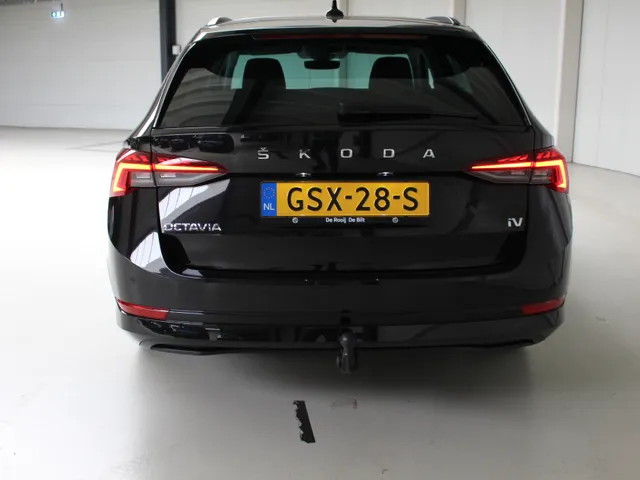 Škoda Octavia Combi 1.4 TSI iV PHEV Bus.Edition | Panoramadak |  Navigatie | PDC + Camera | Trekhaak