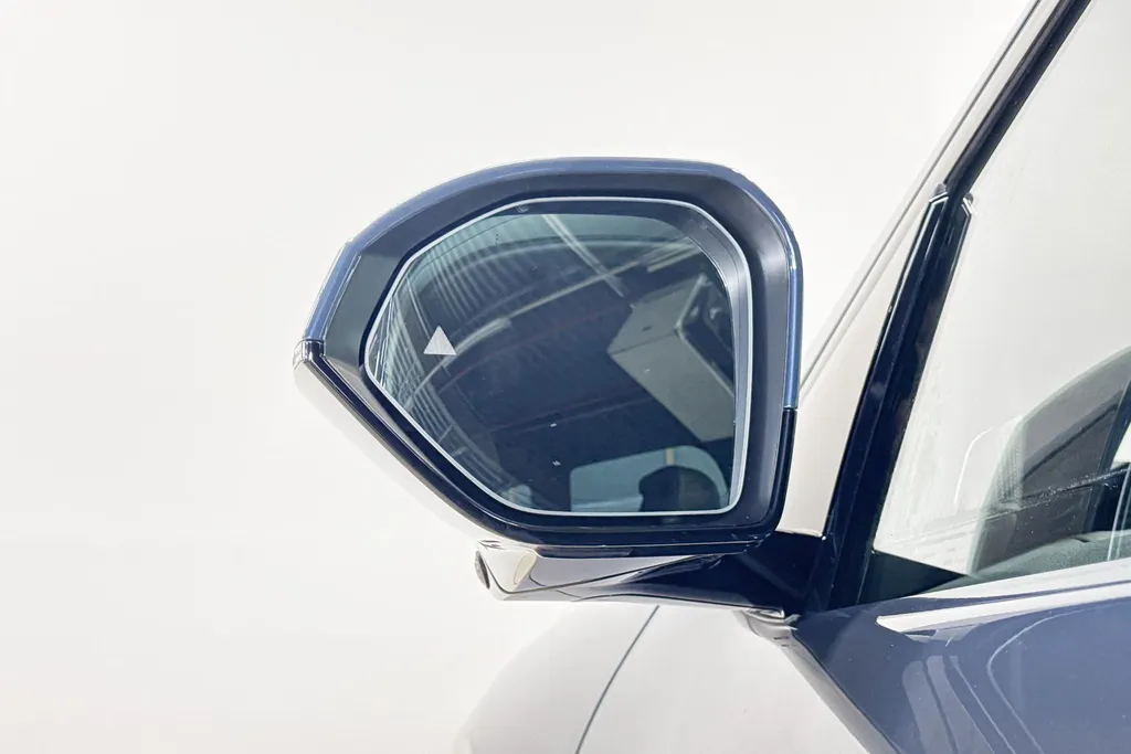 BMW iX3 50 xDrive 113 kWh