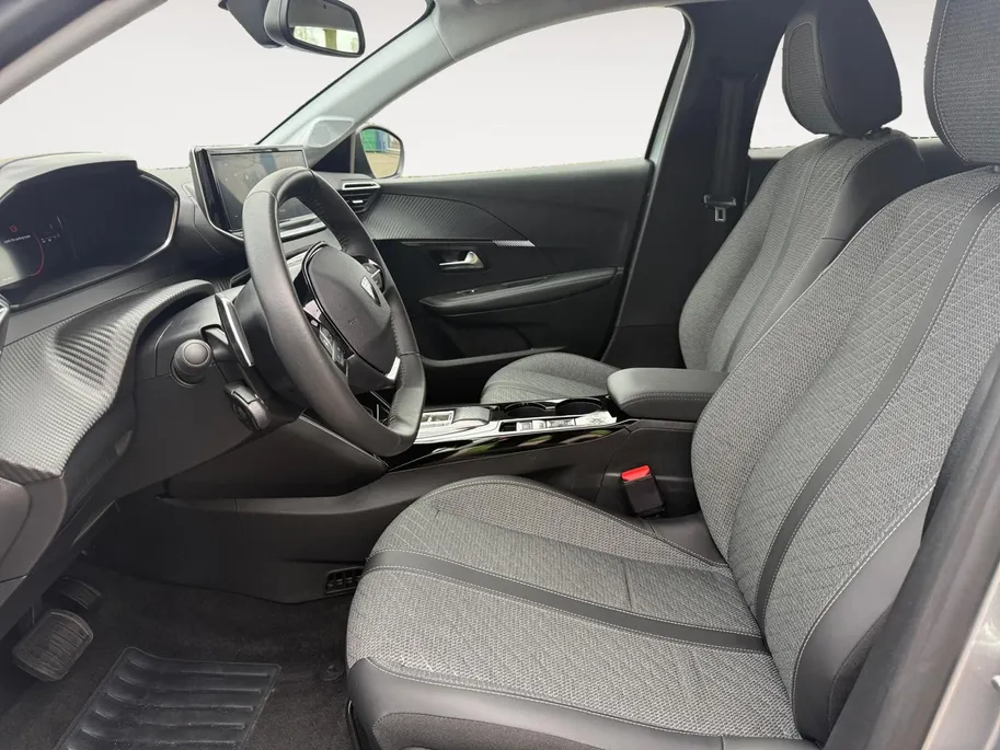 Peugeot 208 1.2 Hybrid 110 e-DCS6 Allure | Lichtmetaal | Automaat | Apple Carplay | Android Auto | 1 Jaar Bovag Garantie