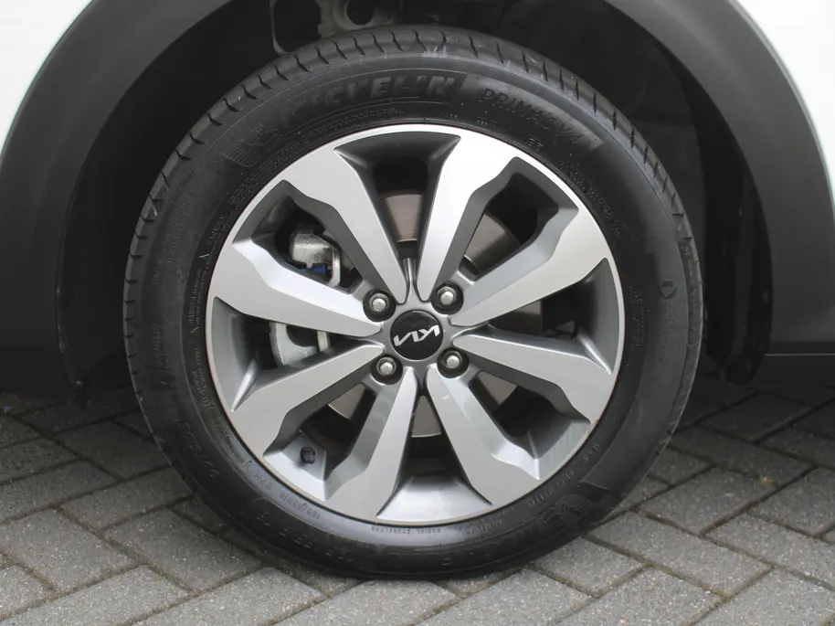 Kia Stonic 1.0 T-GDi MHEV DynamicPlusLine | Stuur-/stoelverwarming | Camera | Cruise | Clima | LED | Navi | 16' LM | Keyless |