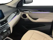 BMW X1 sDrive18i Business Edition Plus | Trekhaak | Leder | Navi | Stoelverwarming | Head-Up Display | Ambient Lighting | NL AUTO | Cruise Control | Climate Control | 12 maanden Bovag garantie |