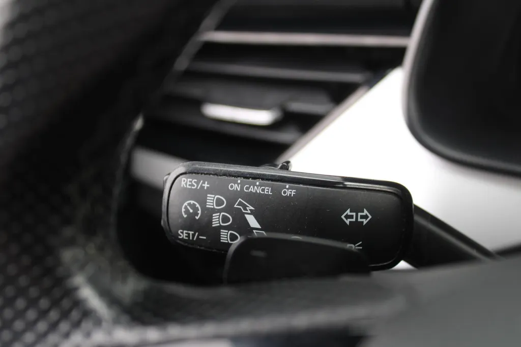 Škoda Kamiq 1.5 TSI ACT Sport Business | Automaat | Android Auto | Apple Carplay | PDC | Cruise | 16' LM |