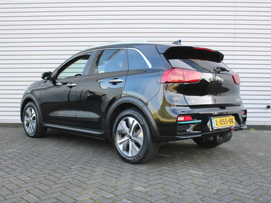 Kia e-Niro ExecutiveLine 64 kWh | Trekhaak | Stuur-/stoelverwarming + ventilatie | Leer | 17' LM | Cruise adapt. | Dodehoek detectie | LED | JBL audio |