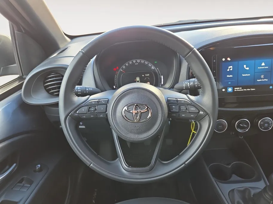 Toyota Aygo X 1.0 VVT-i MT Play | Zeer nette auto | Apple CarPlay & Android Auto | Camera | 100 % onderhouden | Fabrieksgarantie t/m 8-2034 |