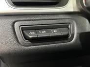 Renault Captur 90PK TCe Intens | 9,3' Navi | Camera | Climate Control | Parkeersensoren | Apple CarPlay/Android Auto | Cruise Control | Lichtmetalen Velgen | Armsteun | Full LED |