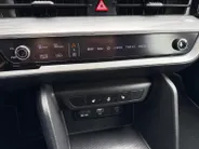 Kia Sportage 1.6 T-GDi MHEV DynamicLine Edition | Stoel- en stuurverwarming | Achteruitrijcamera | Parkeersensoren voor- en achter | Apple/Android Carplay | Navi | Climate control | Cruise control