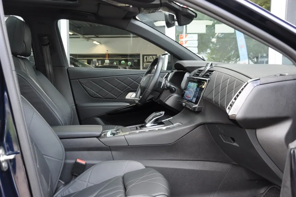 DS DS 7 E-Tense 225 Rivoli All Seasons