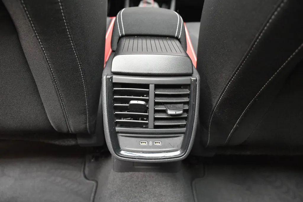 Škoda Kamiq 1.0 TSI Greentech 110pk DSG-7 Business Edition TREKHAAK