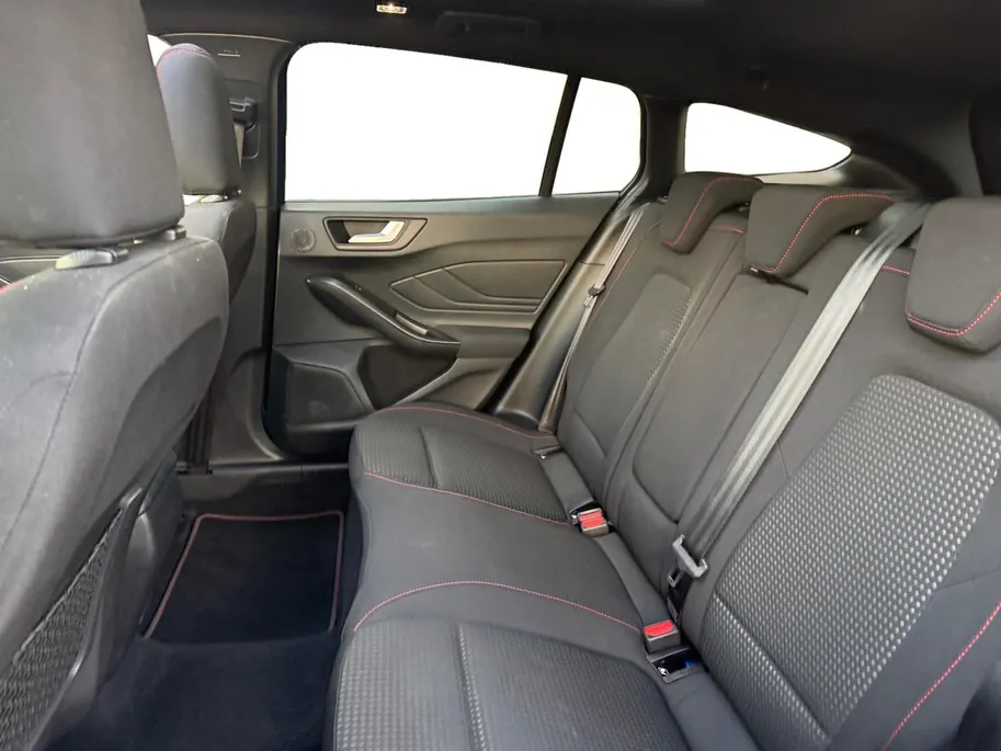 Ford Focus Wagon 1.0 EcoBoost Hybrid ST Line X | Winter Pack | Driver Assistance Pack | Panormadak | Apple Carplay & Android Auto | Navigatiesysteem |