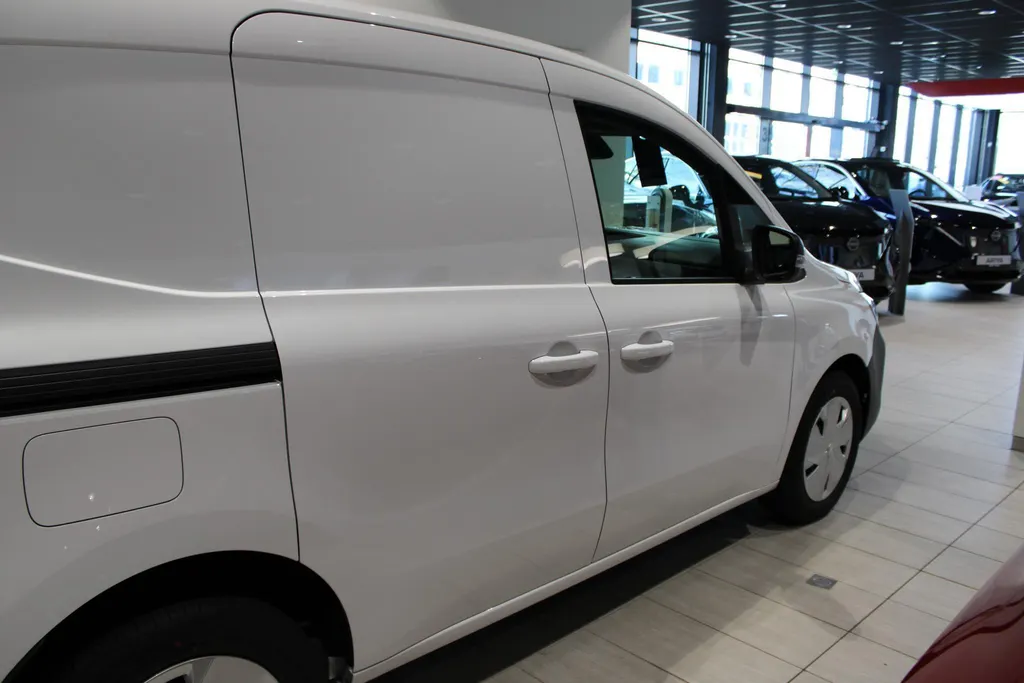 Nissan Townstar N-Connecta L2 44 kWh Nissan TOWNSTAR N-Connecta L2 45 kWh | 22% VOORRAAD KORTING | TREKVERMOGEN 1500KG | APPLE CAR/ANDROID AUTO | ECO LEDER |