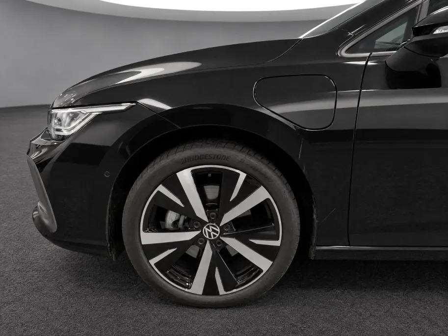 Volkswagen Golf 1.5 204pk DSG eHybrid Life Edition · Camera · Apple/Android Car Play · Dodehoek Detectie · Keyless · Alarm · 18'' Inch · Stoelverwarming ·  Garantie t/m 13-04-2030 of 100.000km
