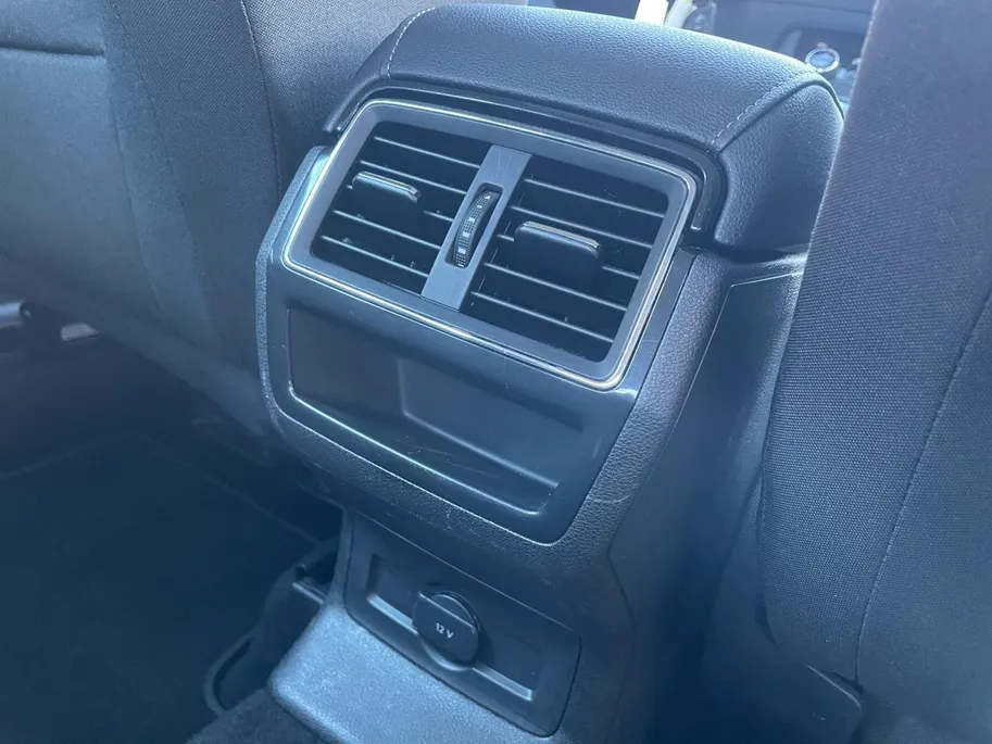 Škoda Karoq 1.0 TSI Ambition Business DSG-Automaat| Wegklapbare trekhaak| Navi| Cruise Control| Climate control| Parkeersensoren v+a|