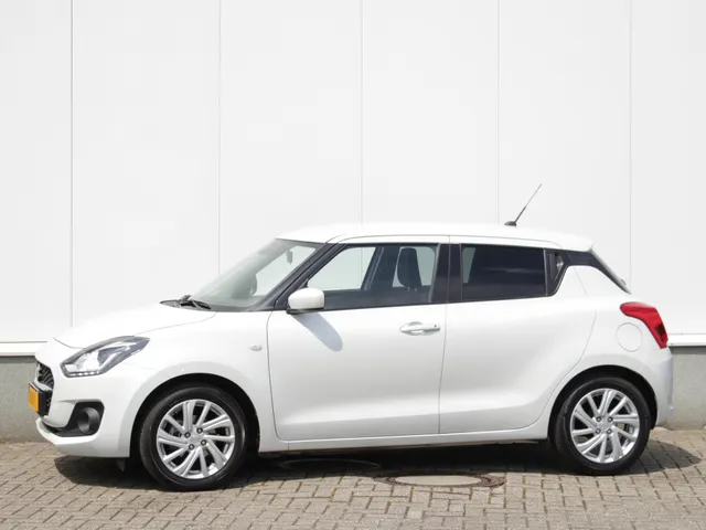 Suzuki Swift 1.2 Select Smart Hybrid | Navi | Cruise | Safety Pack | Camera