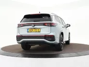 Volkswagen Tayron 1.5 204pk DSG eHybrid R-Line Edition · Panoramadak · 360 Camera · Inklap. Trekhaak · Matrix LED · Dodehoeksensor · Keyless · Garantie t/m 04-08-2029 of 100.000km