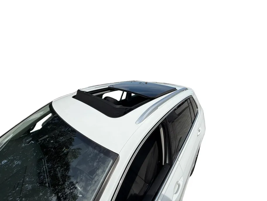 Volkswagen Tiguan 2.0 TSI 4Motion Highline | PAN. DAK | ELEKTR. TREKHAAK | STOELVERWARMING | NL-AUTO | DEALERONDERHOUDEN | ETC..