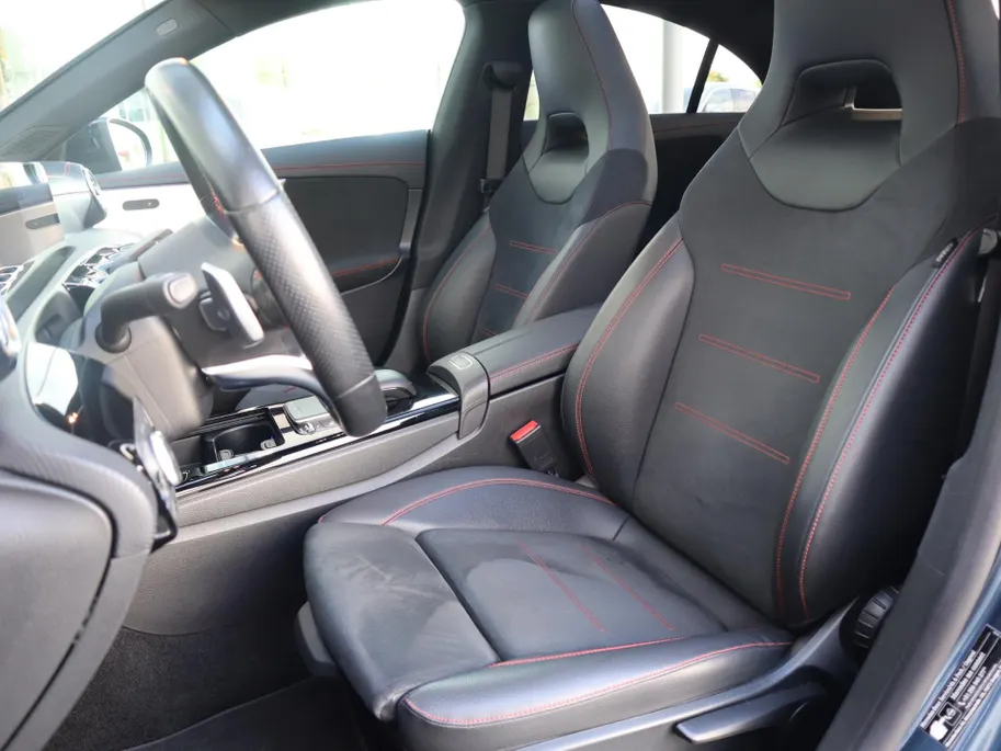 Mercedes-Benz CLA 200 Business Solution AMG l Panoramadak l Stoelverwarming l Ambiente lichtpakket