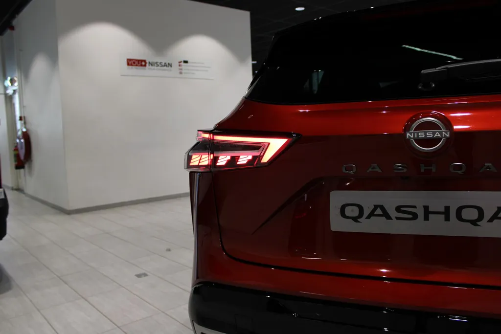 Nissan QASHQAI 1.3 MHEV Xtronic Tekna Plus | 1800KG TREKGEWICHT | €5.000,- VOORRAAD KORTING! | FULL OPTION |