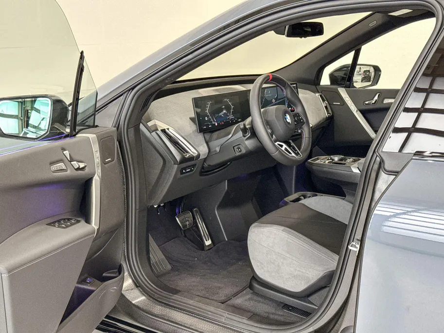 BMW iX xDrive M70